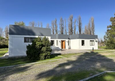 CASA EN VENTA EN EXCELENTE CONDOMINIO…….(U.F 8.000)