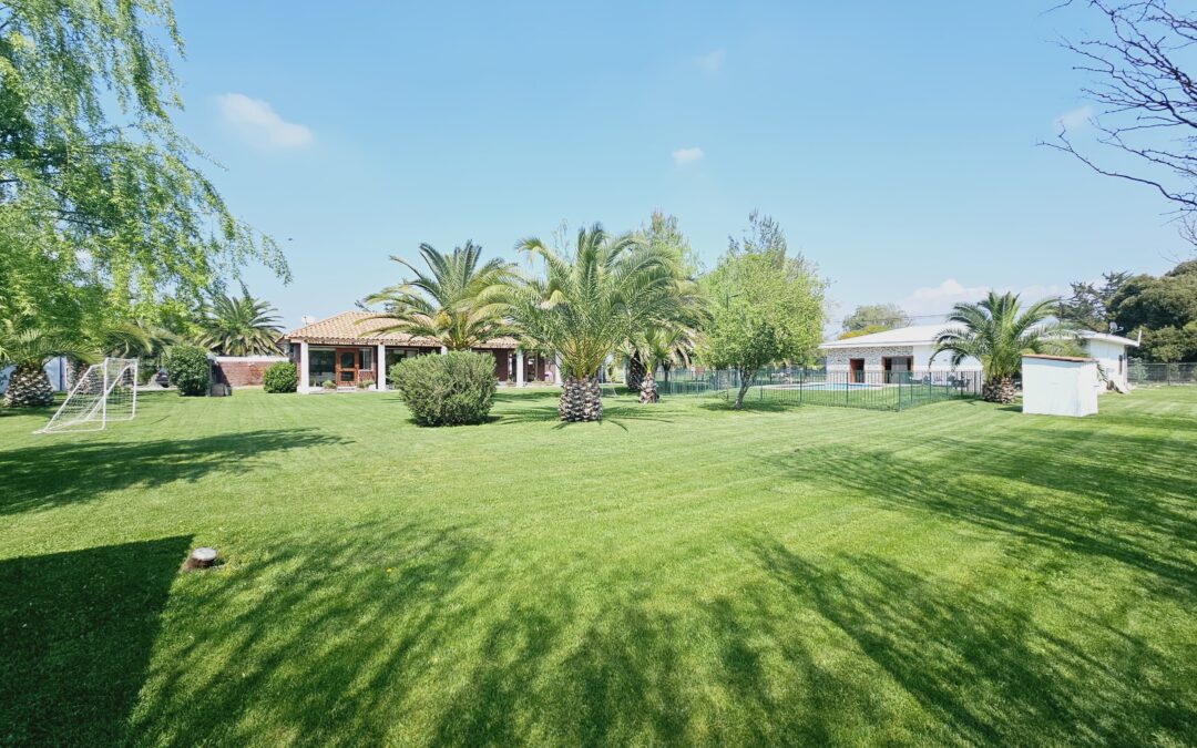 VENTA CASA EN EXCELENTE CONDOMINIO CON GUARDIA…..(U.F 13.500)