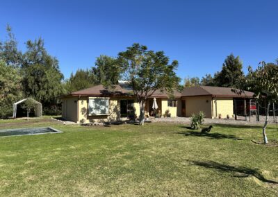 CASA EN VENTA CON CANCHAS DE PADEL…….(U.F 10.000)