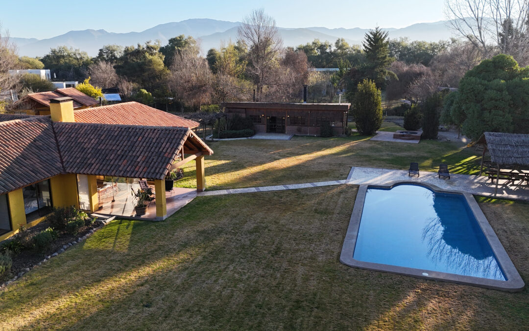 ESPECTACULAR CASA EN CONDOMINIO CON GUARDIAS INCLUYE JARDINERO Y PISCINERO…….($1.700.000)