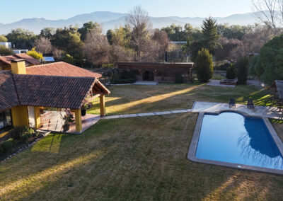 ESPECTACULAR CASA EN CONDOMINIO CON GUARDIAS INCLUYE JARDINERO Y PISCINERO…….($1.700.000)