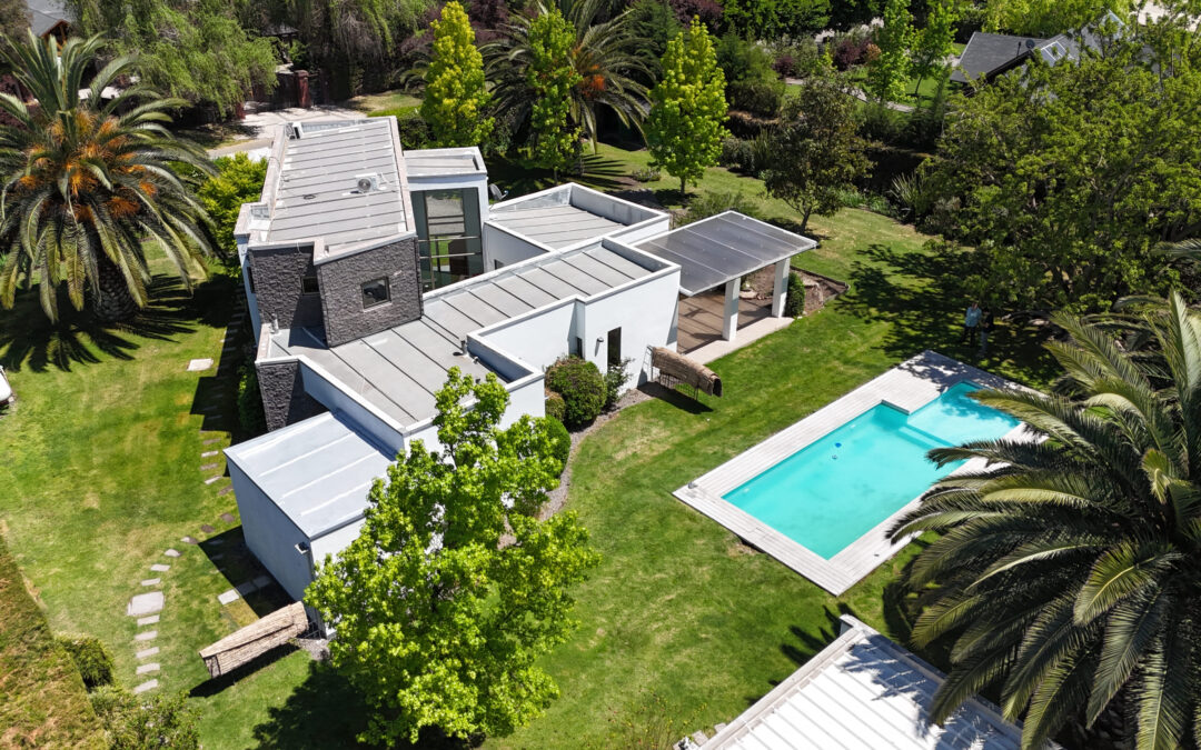 HERMOSA PROPIEDAD EN ARRIENDO EN EXCELENTE CONDOMINIO………($1.400.000.-)