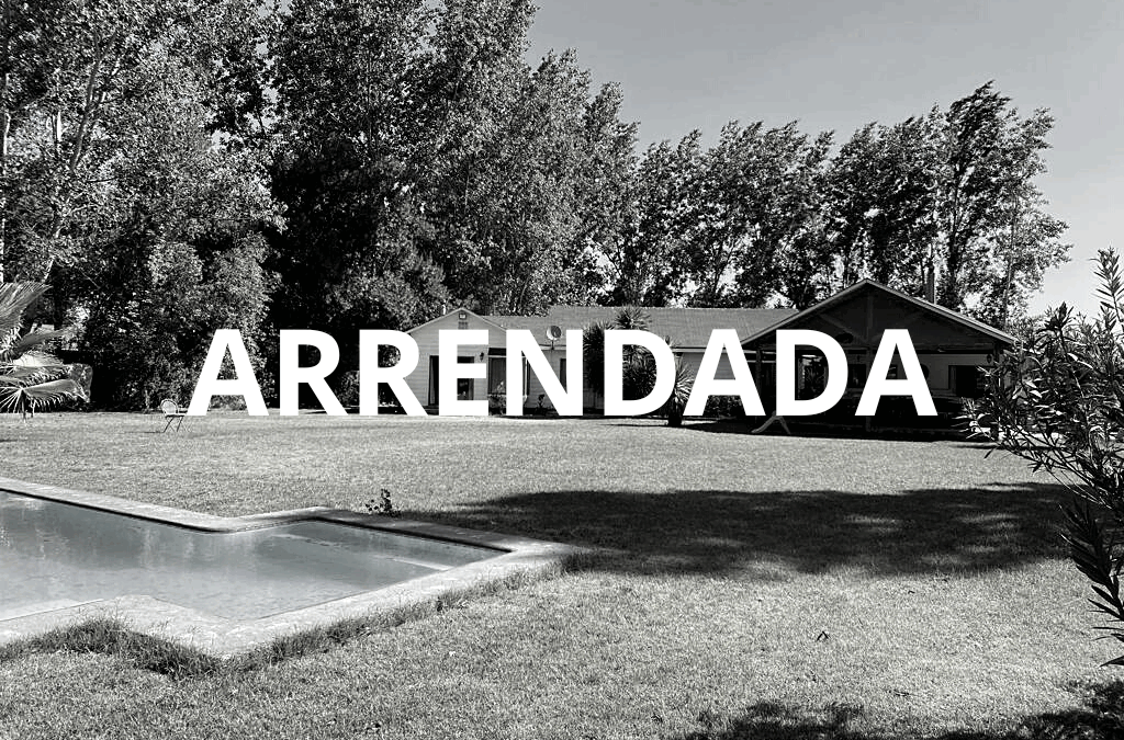 CASA EN LOTEO CERRADO CON HERMOSO JARDIN……. ($1.400.000)