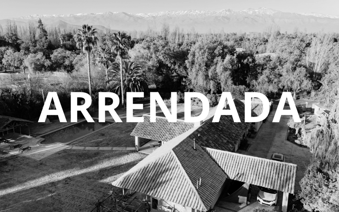 ESPECTACULAR CASA EN CONDOMINIO CON GUARDIAS INCLUYE JARDINERO Y PISCINERO…….($1.700.000)