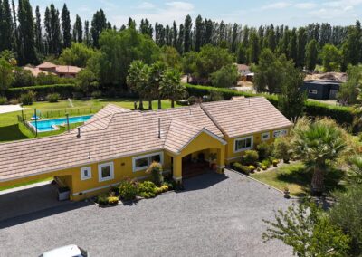 CASA EN EXCELENTE CONDOMINIO CON GUARDIAS………..($1.650.000)