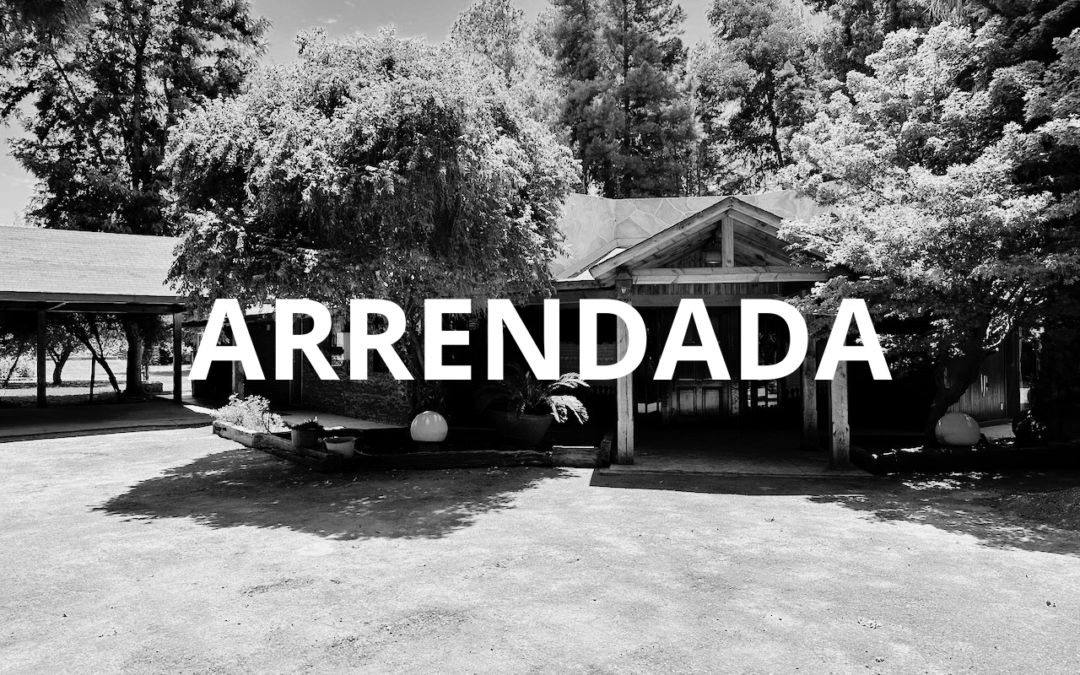 CASA EN ARRIENDO CON HERMOSO JARDÍN EN LOTEO CERRADO………….($1.500.000)