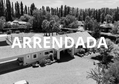 CASA EN EXCELENTE CONDOMINIO CON GUARDIAS………..($1.650.000)